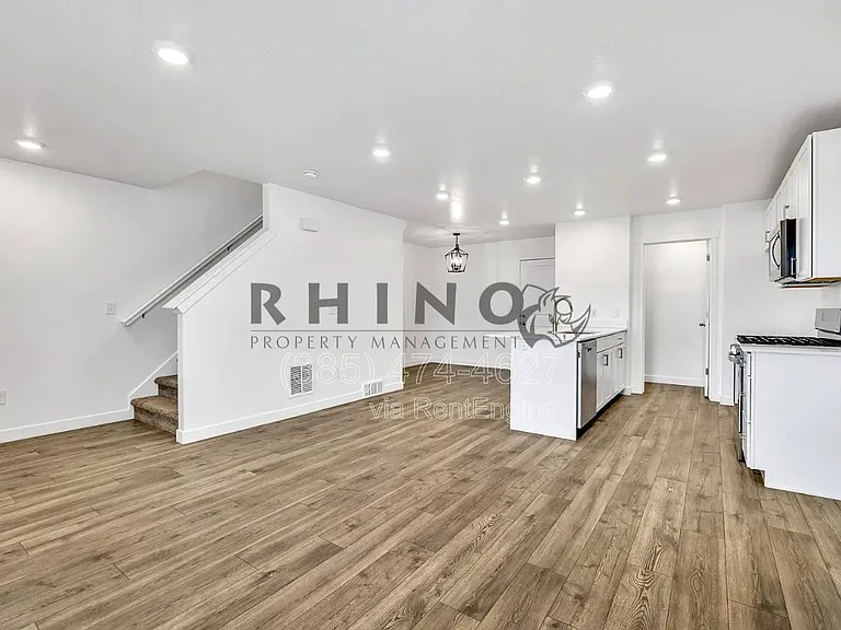880 N Herman Dr — Photo 6