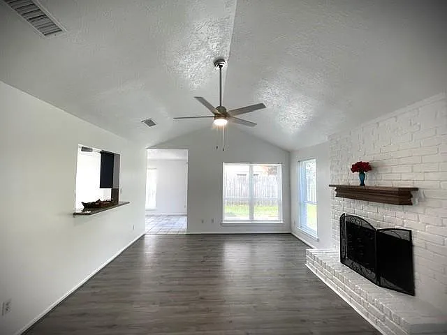15523 Pensgate St — Photo 7