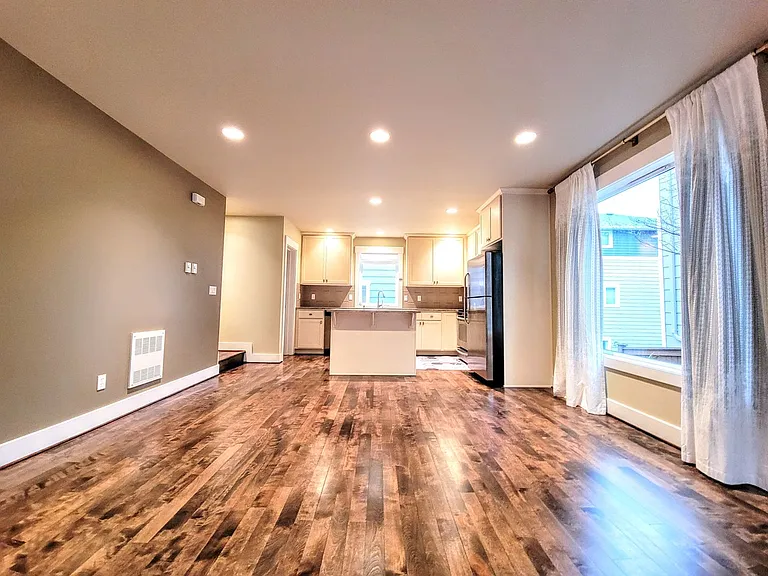 3814 Interlake Ave N #B — Photo 5
