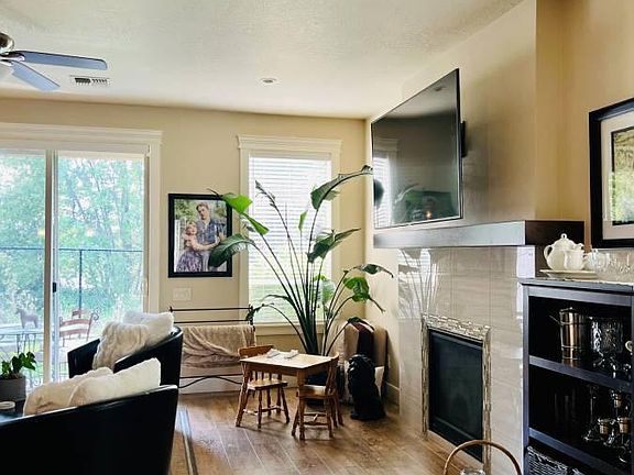 4th image of 3818 Creek View Dr