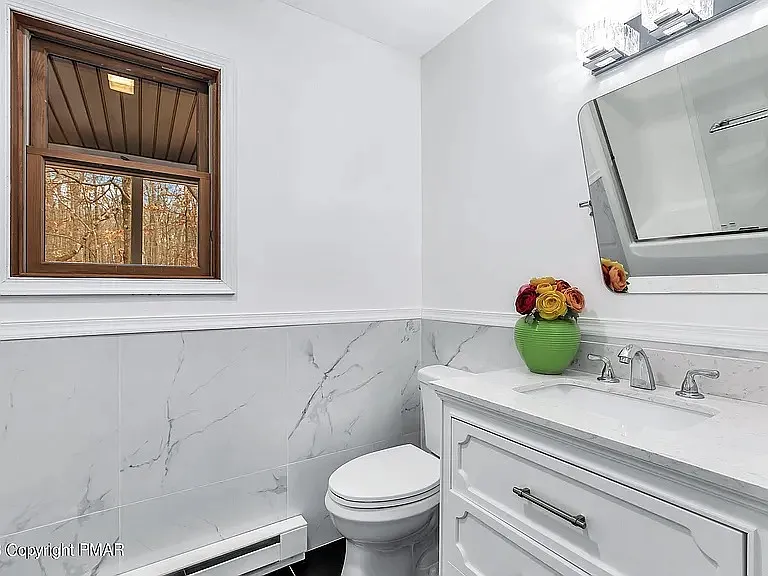 1076 Lancaster Dr — Photo 17