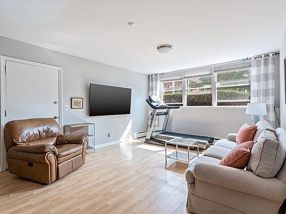 4th image of 8 Tara Dr Unit 1