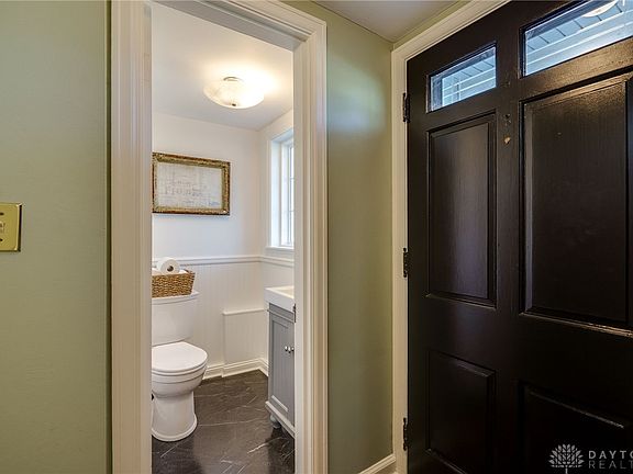 5th image of 402 East Dr