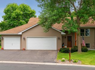 1432 Hunter Sq, Waconia, MN 55387