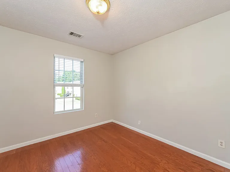 2124 Oakland Spring Dr — Photo 13