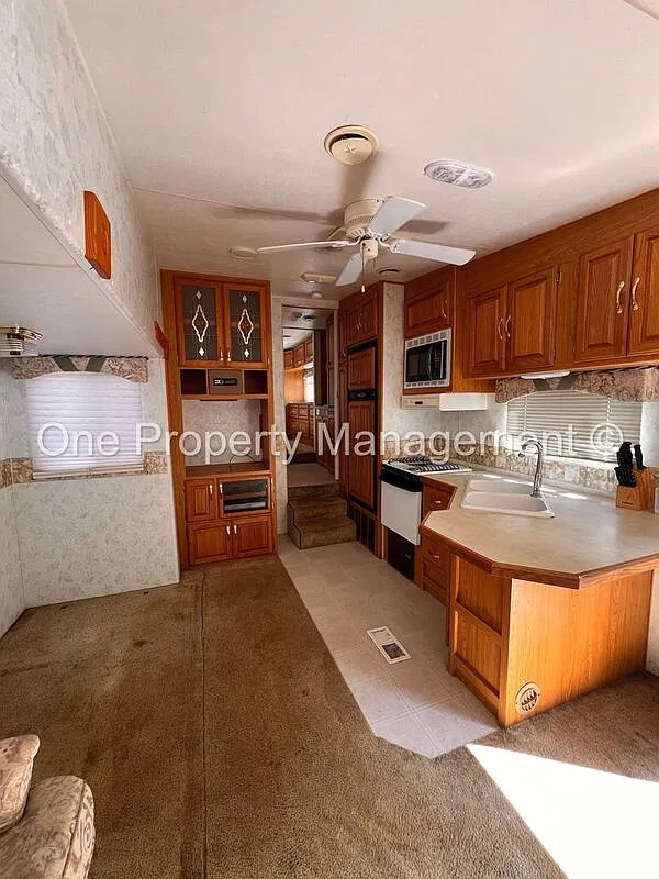 1 bed, 1.0 bath, 40 sqft, $1,100 — Photo 2
