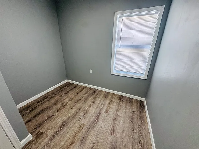 3237 Seymour Ave — Photo 16