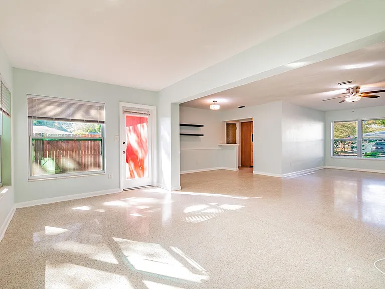 677 Oakwood Dr — Photo 16