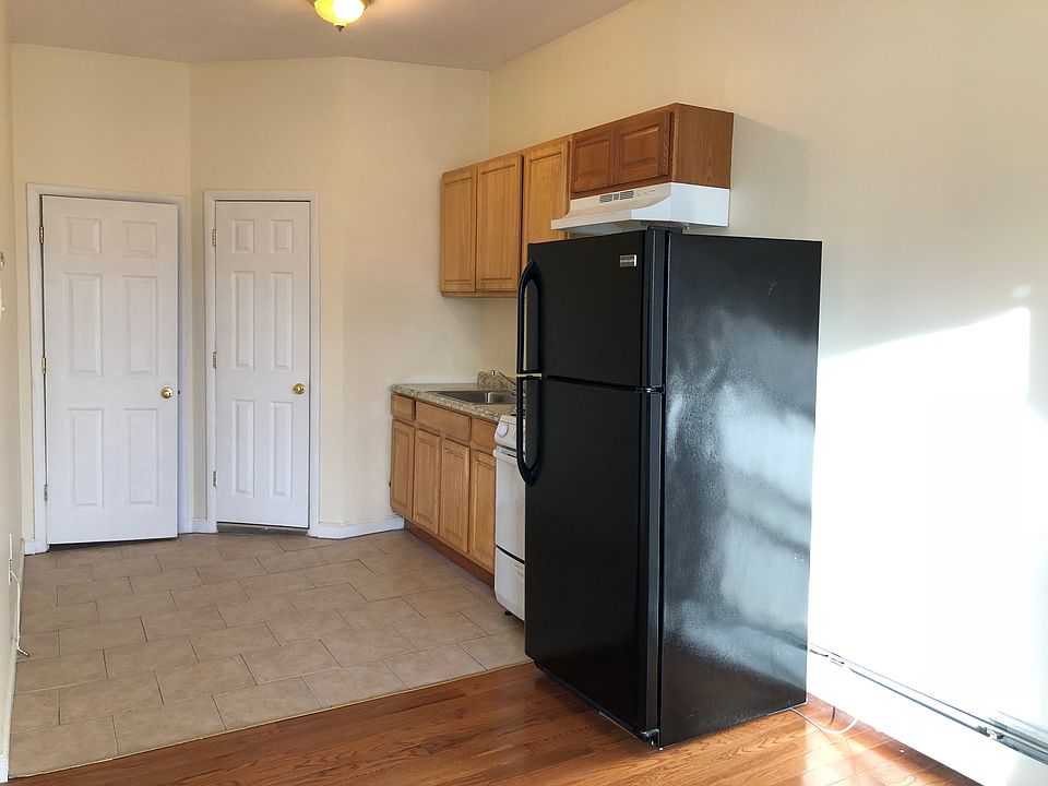 2nd image of 186 South St #10E