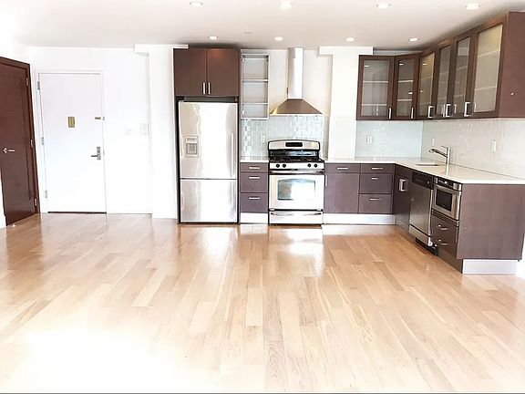 2nd image of 3101 Vernon Blvd APT 402