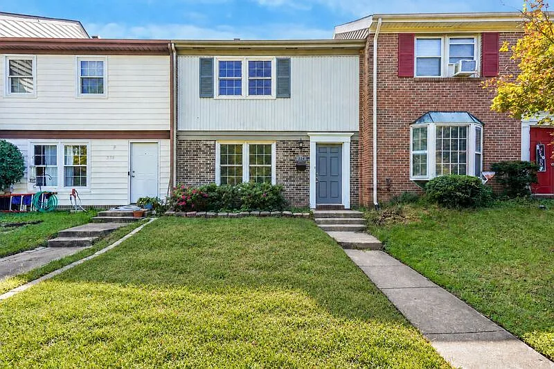 3 bed, 1.5 bath, 1240 sqft, $1,795 — Photo 1