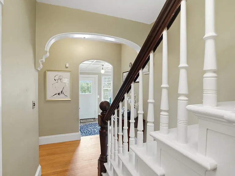 28 Alumni Ave — Photo 40