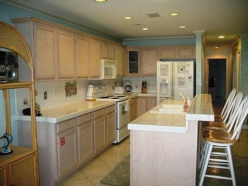 Beautiful Tiled Kitchen with Bar