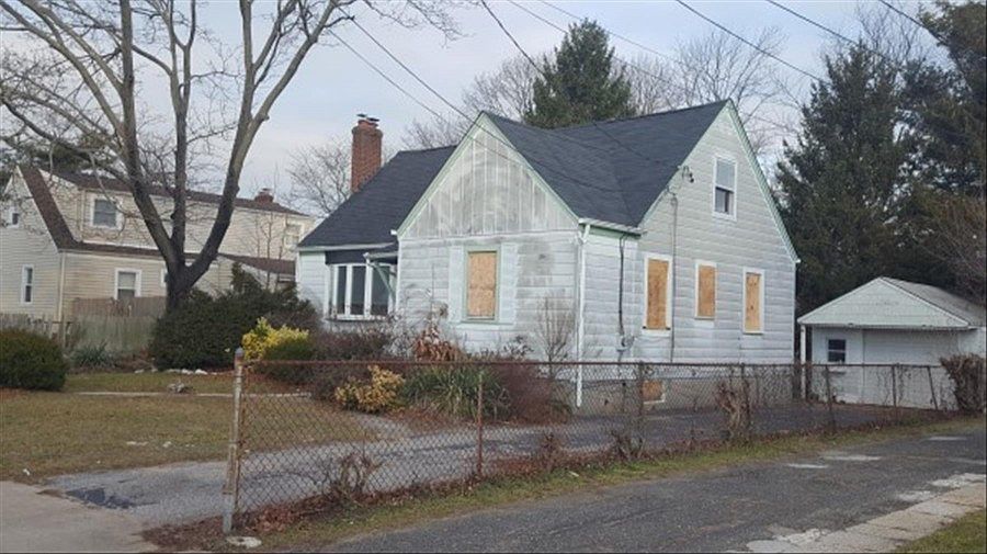 1st image of 14 Bailey Dr