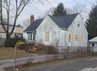 14 Bailey Dr, Massapequa, NY 11758