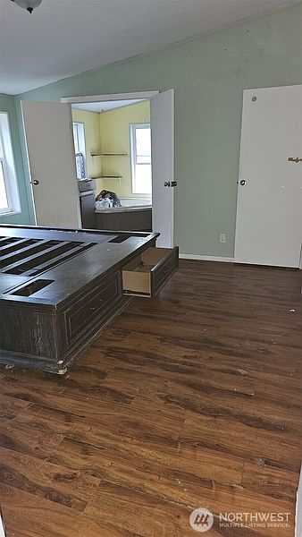 5th image of 1104 E Alderwood Road