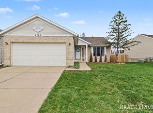 4748 Meadow Lake Dr SE, Kentwood, MI