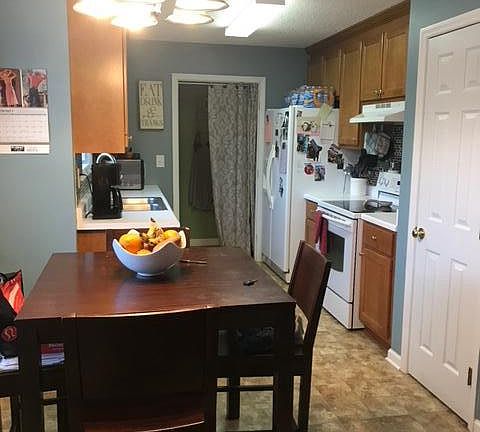 Spacious eat in kitchen