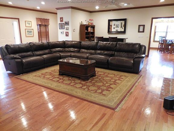 3rd image of 195 Trotters Ln