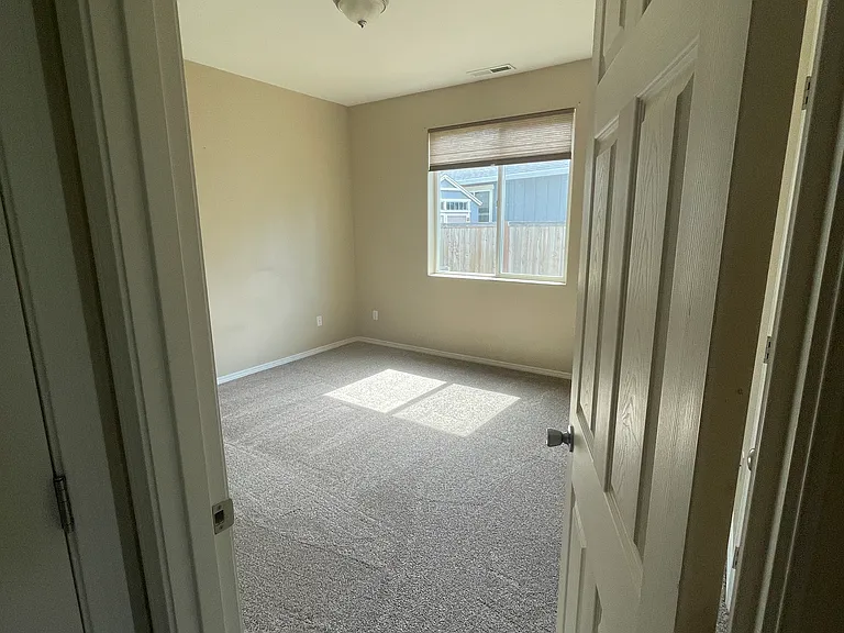 596 Cameron St NE — Photo 15
