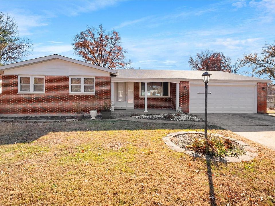 1st image of 2628 Carousel Dr