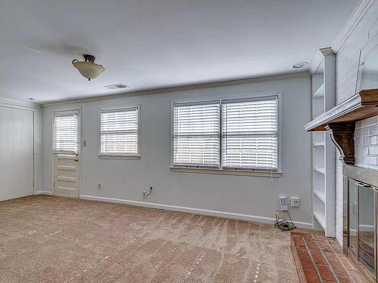 444 Meadowcrest Cir — Photo 11