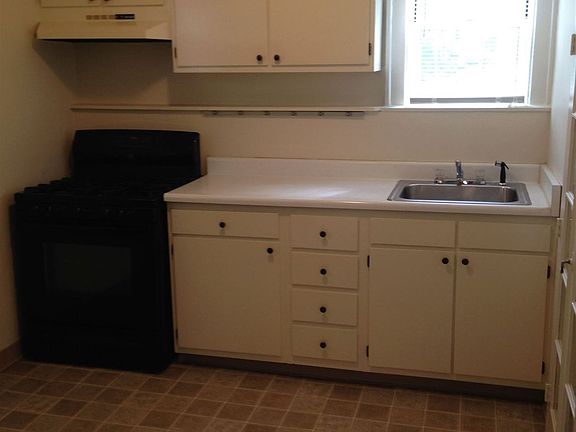 Updated kitchen w/updated appliances