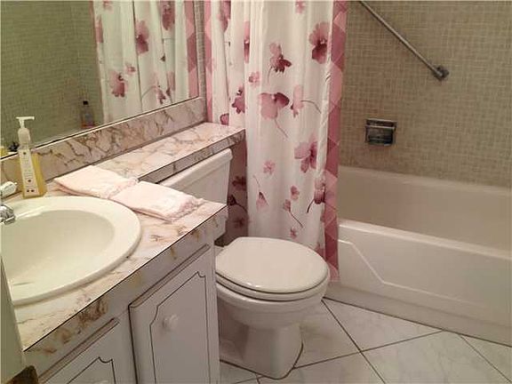 4th image of 204 Oxford Pl