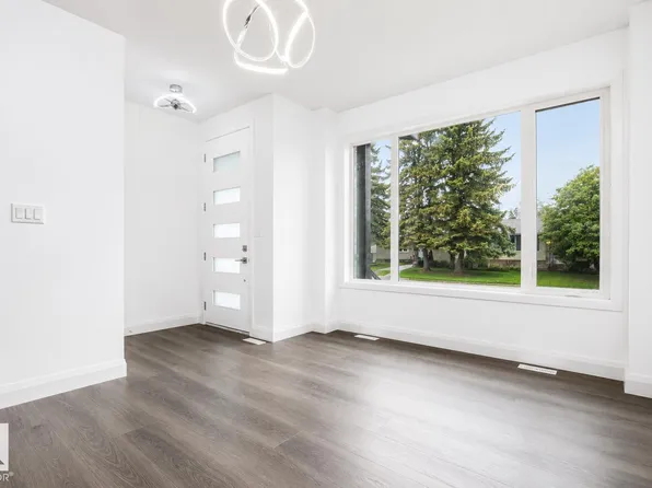 8731 154th St NW, Edmonton, AB T5R 1S6