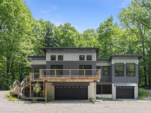 14312 Woburn Dr, Traverse City, MI 49686