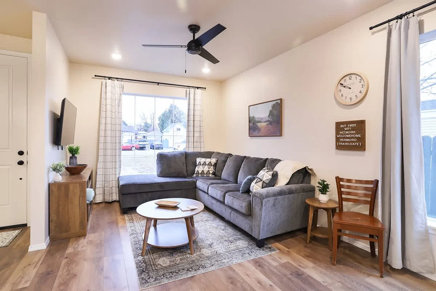 3 bed, 2.5 bath, $4,656 — Photo 1