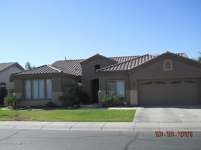 1st image of 725 W Goldfinch Way