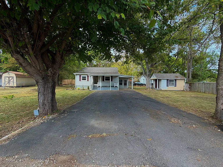 224 Nokes Dr — Photo 1
