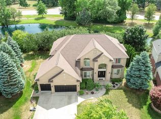 6634 Chatham Cir, Rochester Hills, MI 48306