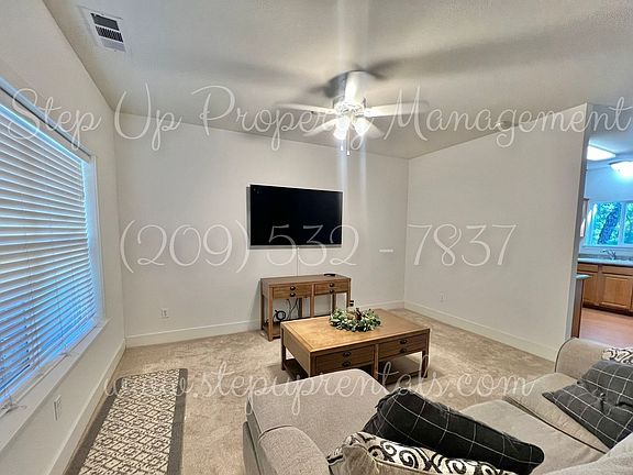 4th image of 121 Pepperwood Ln