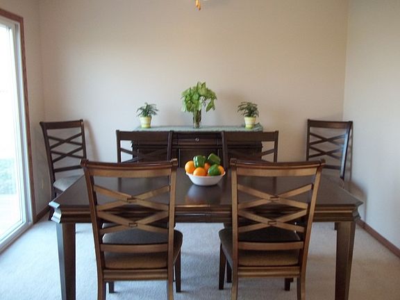 Dining Room (Comfortably Seats 10+)