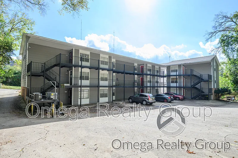 Court South Apartments — Photo 2