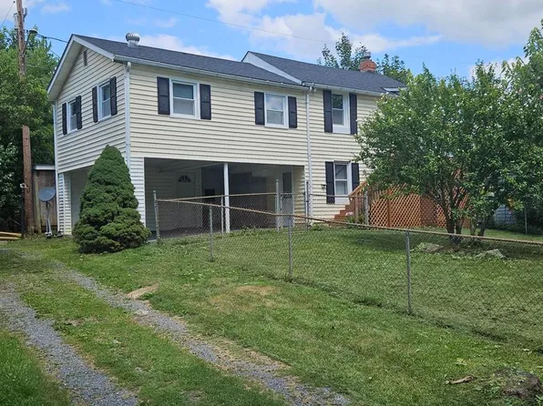 1057 Foreman Ln, Winchester, VA 22603