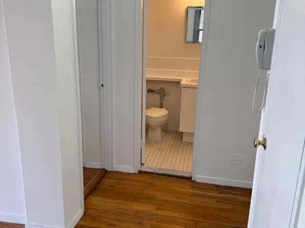 320 West 30th Street image 10 of 17