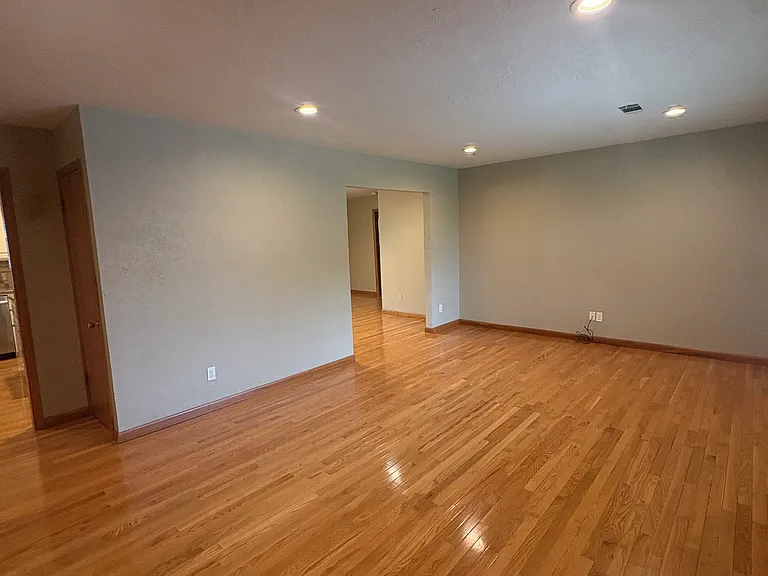 3700 Dallas St — Photo 2