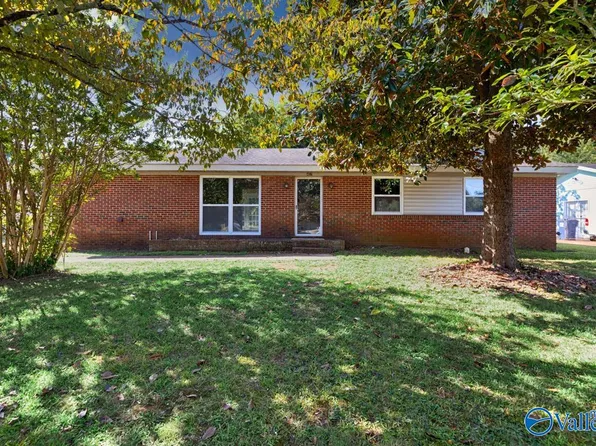 407 S Edgemont Cir NW, Huntsville, AL 35811