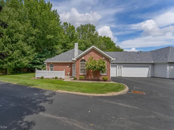 30 Newton Square Dr Unit 2, Canfield, OH 44406