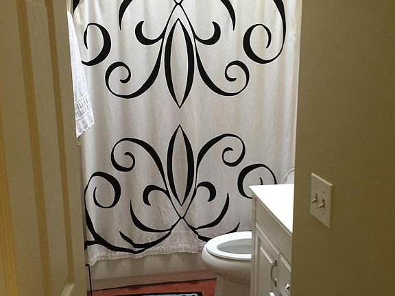 5th image of 2323 Hickory St #23B
