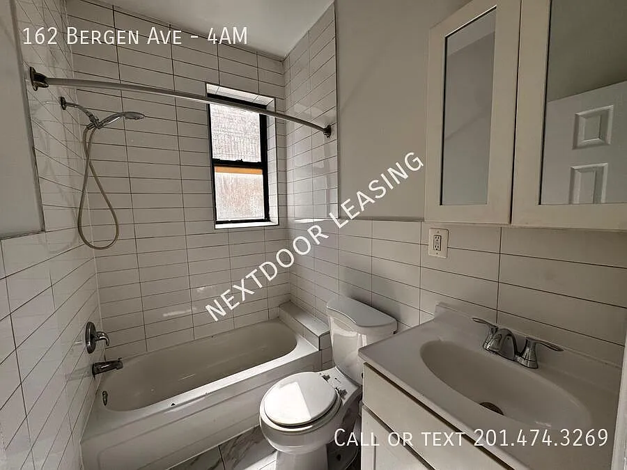 162 Bergen Ave — Photo 2
