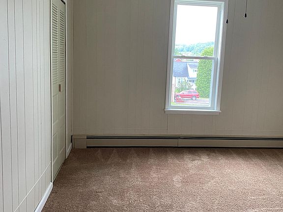 3rd image of 257A Beaver St