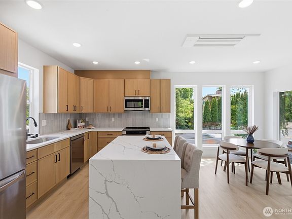 3rd image of 5716 NE 65th Street