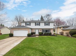 23601 Cedarwood Ln, North Olmsted, OH