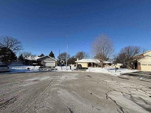 4th image of 5133 W 114th St