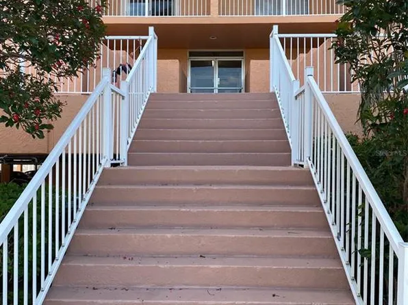 7430 Sunshine Skyway Ln S APT 305, Saint Petersburg, FL 33711