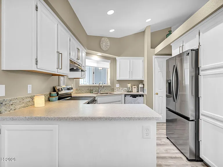 1331 Victoria Dr — Photo 20